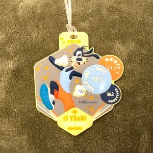 runDisney Yellow Goofy Challenge Anniversary Luggage Tag NWOT